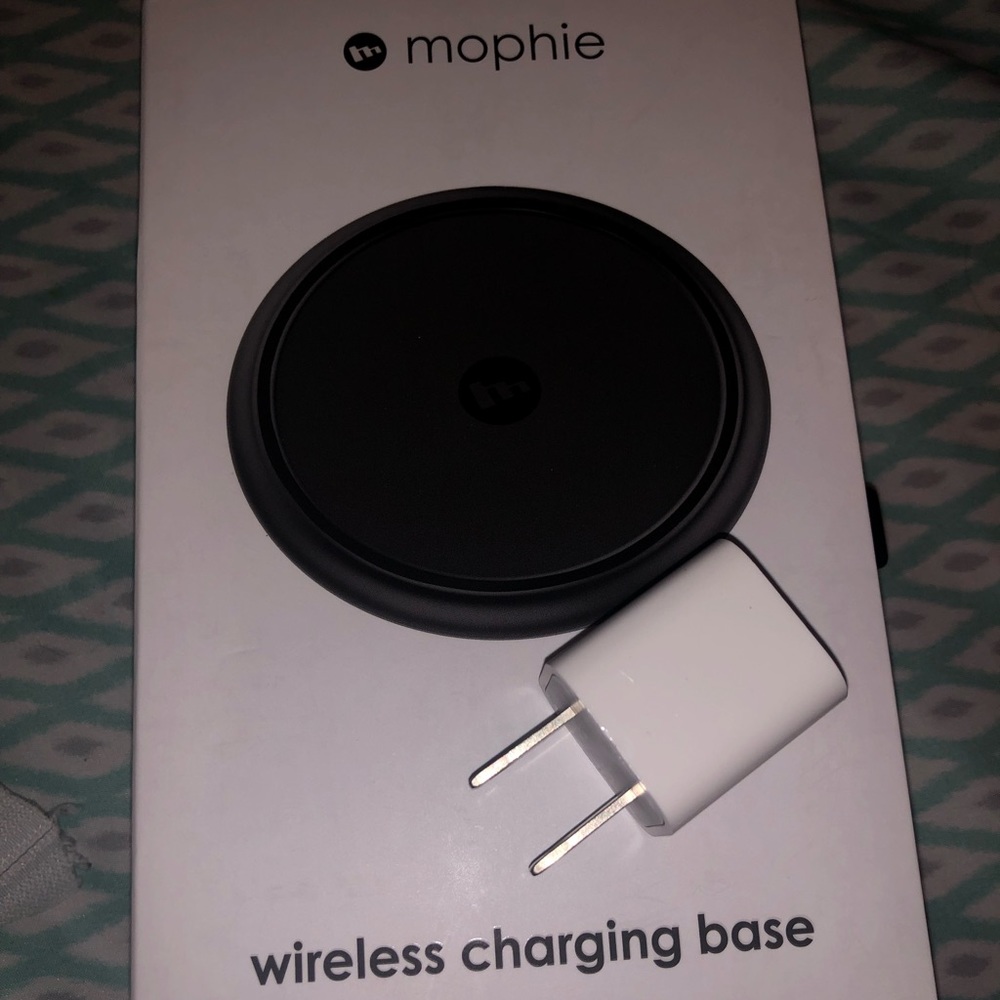 mophie wireless charging base (brand new)